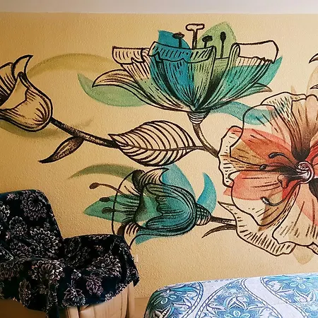 La Casa De Las Flores Bed & Breakfast
